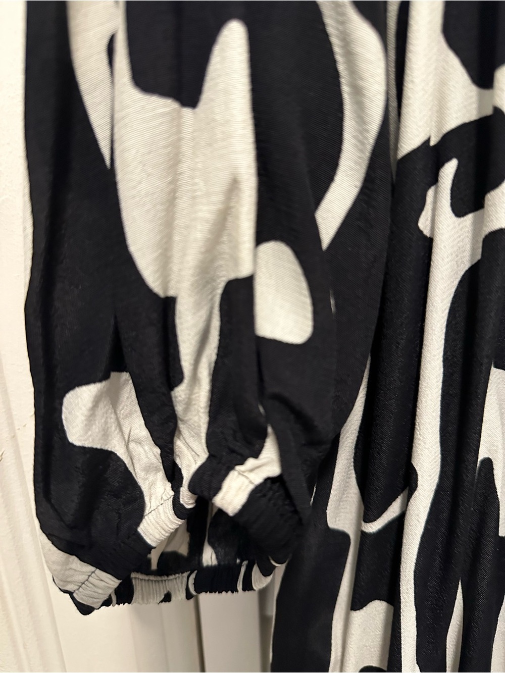 Zara Black and White Long Sleeve Printed Midi Dress - Picture 3 of 4